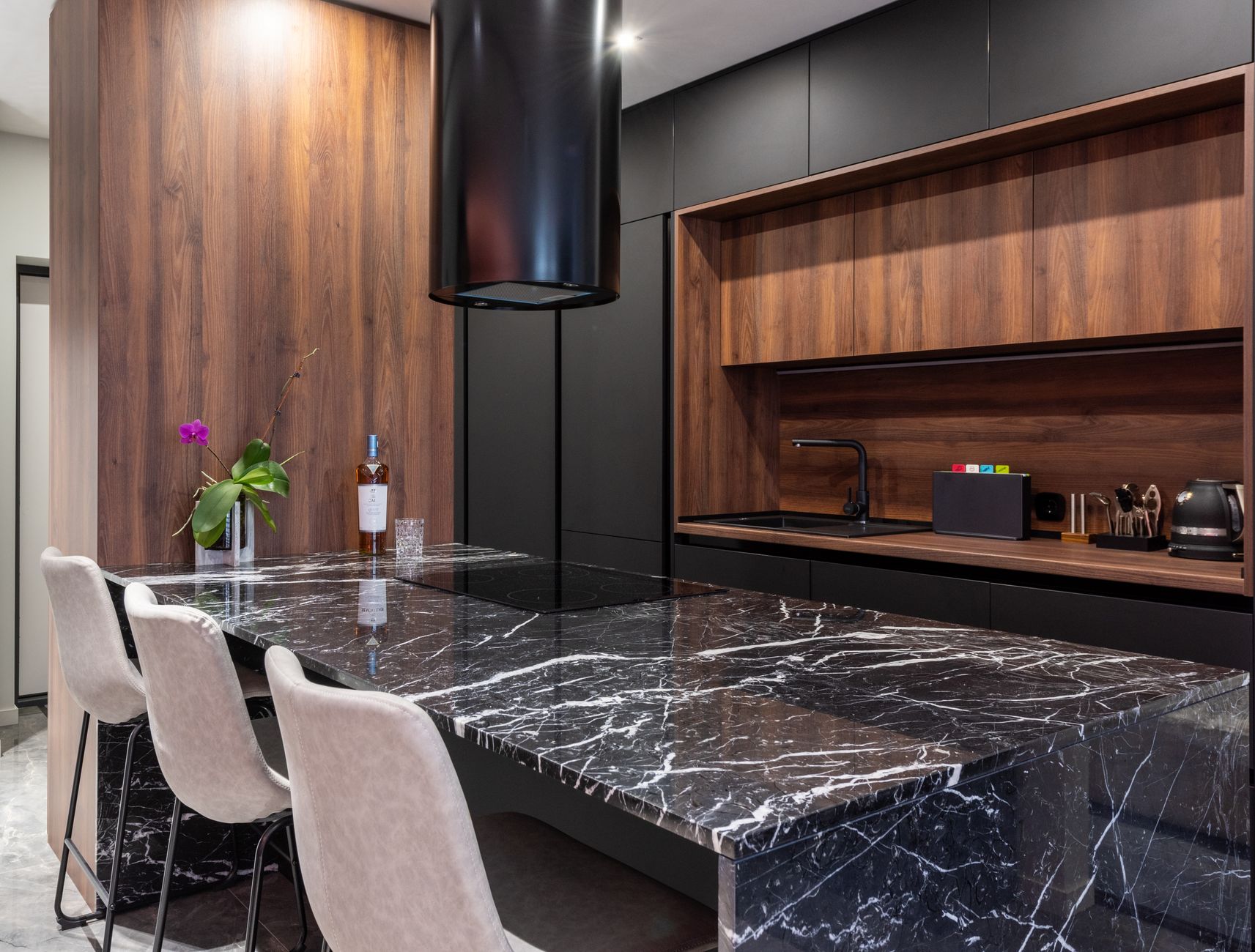 Plan de travail en pierre : granit ou marbre ?
