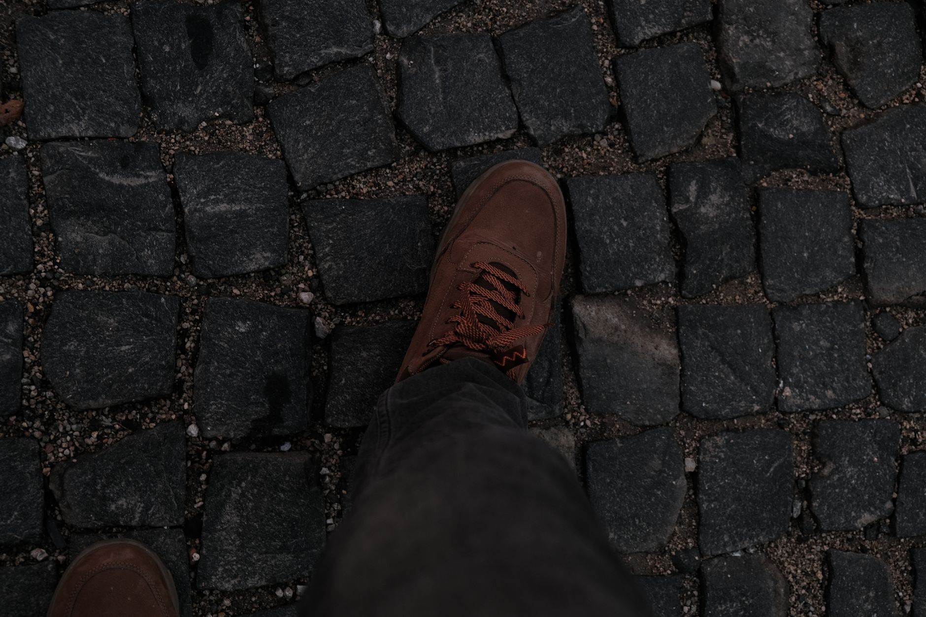Pavés en pierre : créer une allée durable